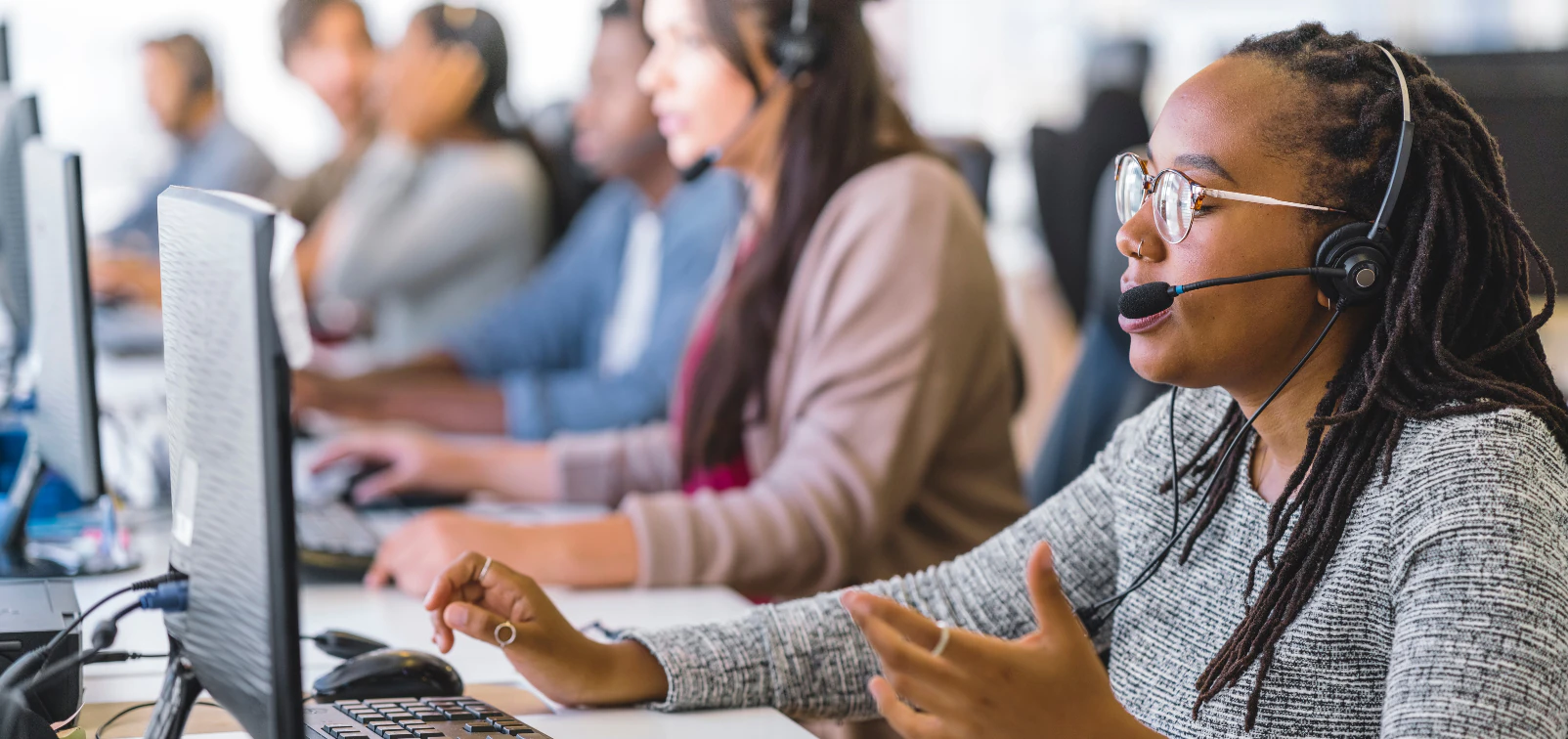 ­AI – The Answer to Lower Costs & Higher Efficiency in Call Centers